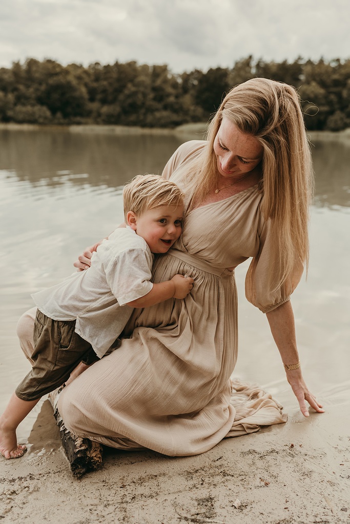 kellygoovaertsfotografie-mama-zwanger-water.jpg
