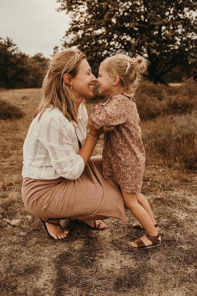 kellygoovaertsfotografie-mama-dochter-lach.jpg